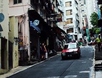 旅行时，男友的女发小不仅和我们住一间房，晚上还....