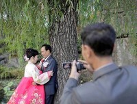 ▷多吃点，吃饱了好给我暖床~