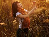 那些人路过了青春一阵子，却会在记忆里搁浅一辈子
