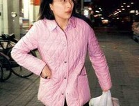 郭晶晶扎5毛钱的头绳背500块不到的包，难道你真以为只