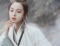 关于罗衫轻的格言