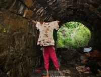 18个女孩被性侵时穿了什么？结果令人震惊和深思！