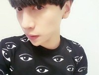 毕竟夜晚太黑 谁又能看到谁