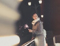 如同冬日烟火一样，等不到天黑不知道什么是完美，回忆