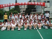 被学生看了裙底，可他只有六年级，我该怎么处理？