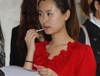 那些化妆的男大学生们