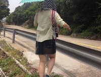 “单身久了会变丑。”