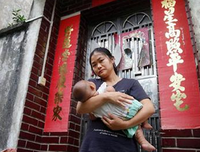 老公在我怀孕期间出轨，一句道歉一份礼物我就原谅了他