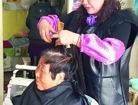 24岁女演员理发遇害：生为女儿，请对我好一点
