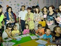 1、“你把孩子打了，婚姻才能继续”