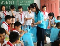 “助学圆梦”实践队在白坡村进行调研