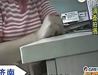 “她那么有钱，一定是被包养了。”