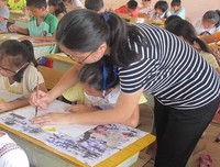 岭师“扬梦”社会实践队开展国画课2