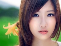 当女生看到比自己漂亮的女生时在想什么？