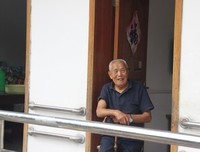 quot;一想到你，我这张丑脸上就泛起微笑。q