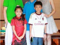 “那个大我7岁的女人，见不得光。”
