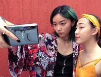 “记得跟喜欢的人说晚安。”
