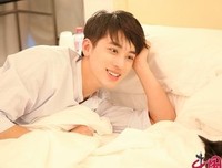 “喂，一起睡觉吗？”