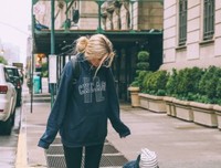 一个人alone，一个人丧