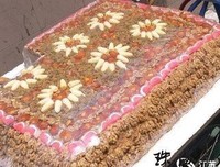 “摔倒炫富”，摔出了什么？