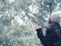 有没有一个人，陪你从天光乍破，走到暮雪白头