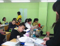 儿子出门一个多小时了，老师说他还没到学校