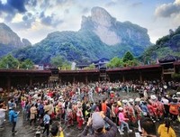 我边里天以她了站在原吃生国等你长大句子大全