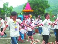 我们会陪伴你，亲爱的小孩
