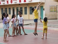 夏乡萤火实践队的体育微课堂正式开课