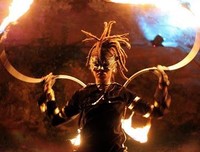 人不能把自己看的太轻，亦不能不他人看的太重