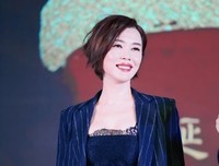 没有人能笑着从男朋友手机里走出来。
