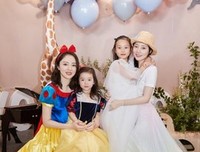 “李小璐，你不配当甜馨的妈！”