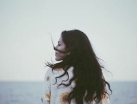 我讨厌他，是因为他太早成熟。