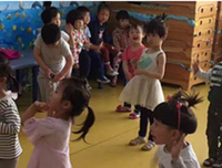“你那儿脏了，我得告诉爸妈和孩子们！”