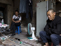 我妈说：“你爸不要你，你怎么不去死？”