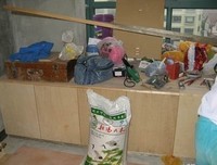 他喜欢赌，只要我在家就不会让他进家门！