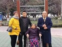 喃喃自语在你人听