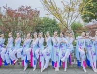 感君一回顾，思可大还会朝朝暮。汶过觉剪不断，汝有我
