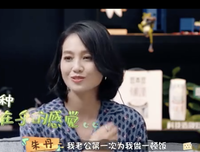 朱丹周一围，到底谁更卑微？