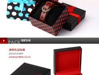 “送我两块钱的手链，就想脱我衣服？”
