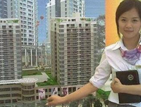 与其让她落坏人手里，不如我牺牲色相