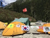 两脚踏翻尘世路，以天为被地为炉句子