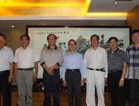 感觉新来的领导对我有意思，从还是不从？