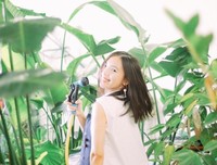 你是怎么笑的？也许是我们都太悲伤了吧