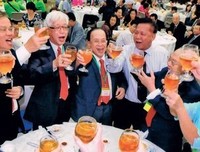 觥筹交错的句子