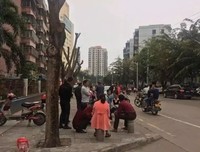 爸爸看女儿洗澡，难道真的正常吗？