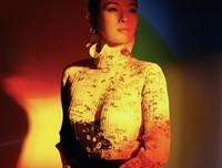 14岁女孩被养父侵犯，关章子怡什么事？