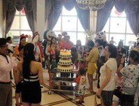 进来和居老师一起吹蜡烛吧！ | 周四小哥哥