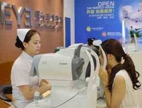 外科医生，手术不顺就猛揩护士美女的油，这什么习惯？