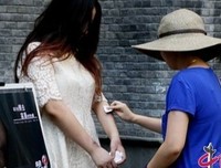 婚后老公经常辱骂我，甚至还动手打我，我该怎么办？